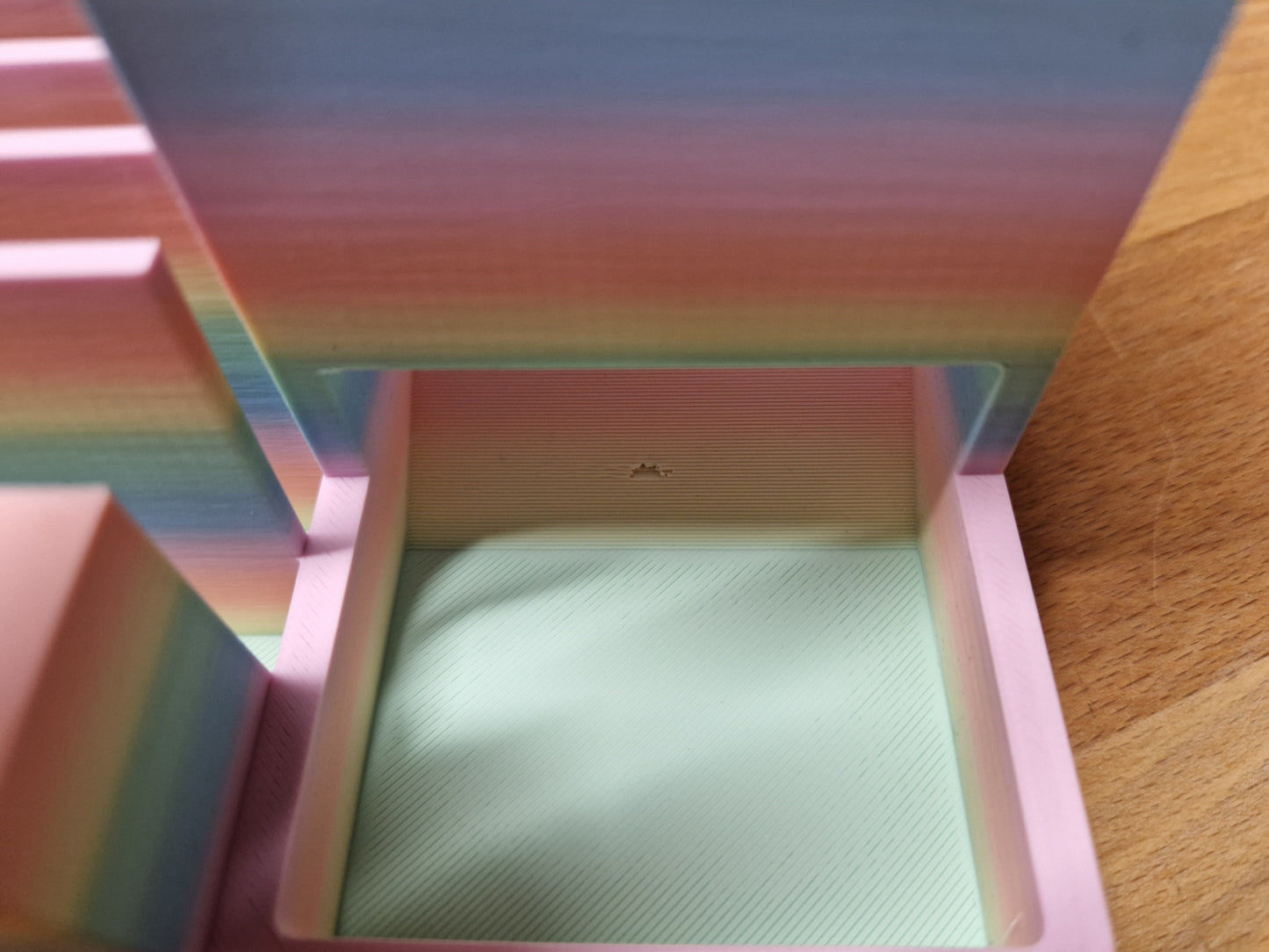 (B-40) 3in1 - Geldscheinständer mit Würfelturm und Challengeaufbewahrung